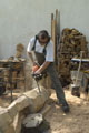 Click to see it big Ich mit Kettensäge, Impression aus dem Atelier